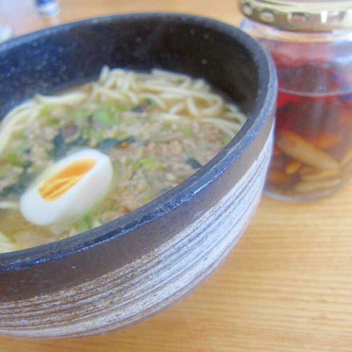 ターツアイと豚挽肉ゆで卵沖縄蕎麦